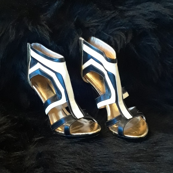 Sandals - Picture 2 of 3